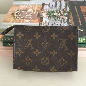 Louis Vuitton toiletry 15